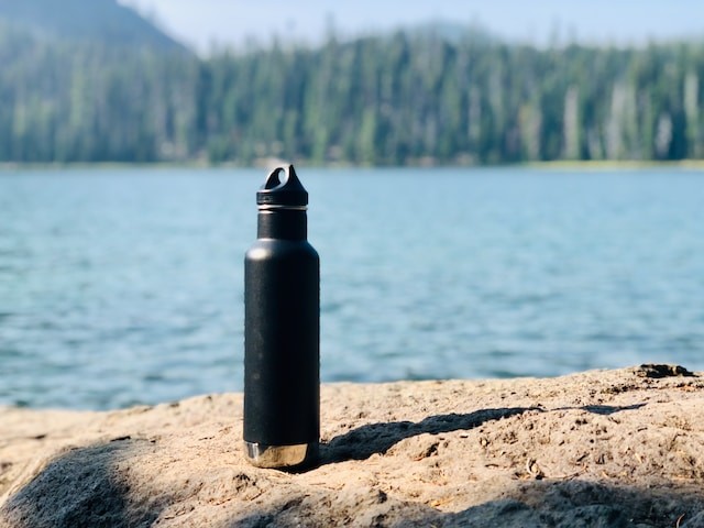 black reusable bottle