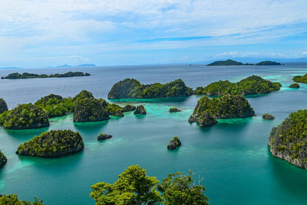 a-number-of-small-islands-in-a-body-of-water